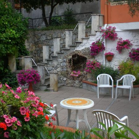 Orchidea Residence Hotel Финале Лигуре Екстериор снимка