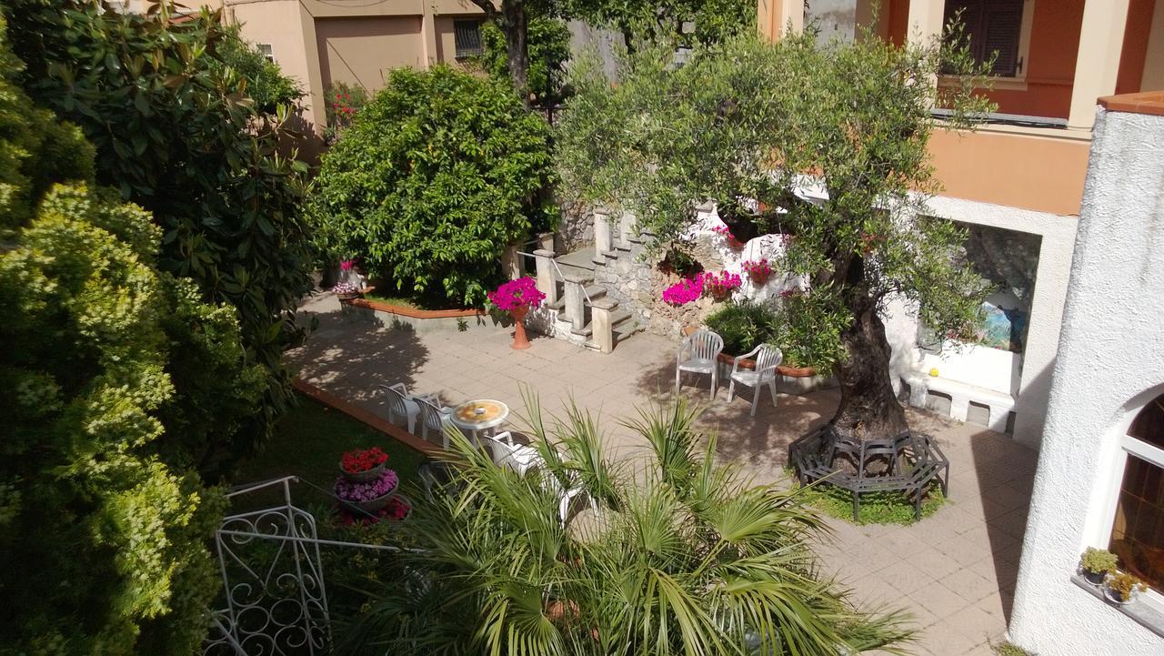 Orchidea Residence Hotel Финале Лигуре Екстериор снимка