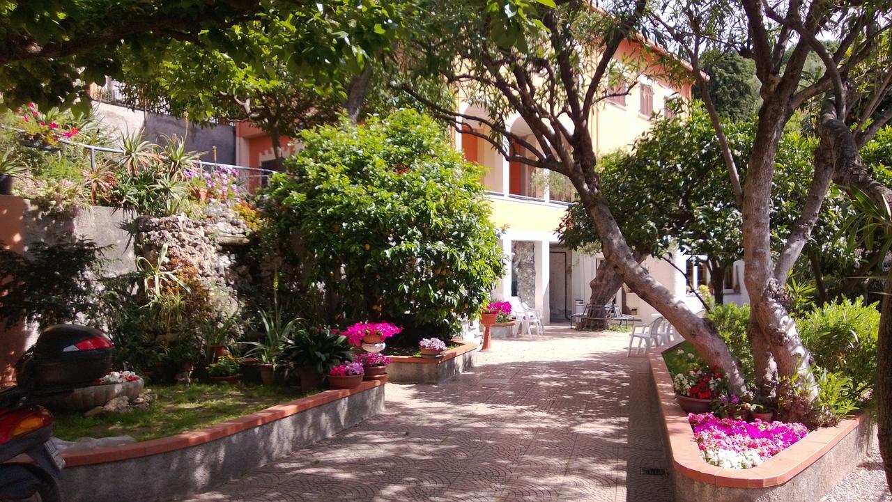 Orchidea Residence Hotel Финале Лигуре Екстериор снимка